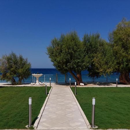 Villa Seabreeze Loutraki  Exterior photo